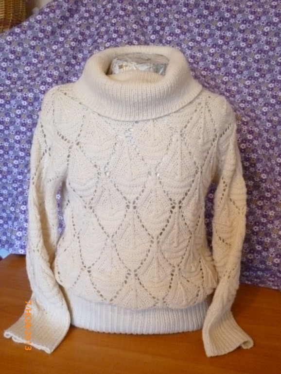 Свитер и сумка из он-лайна.