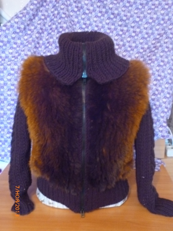 И ещё пара давних вязалок. Куртка из меха и платье.