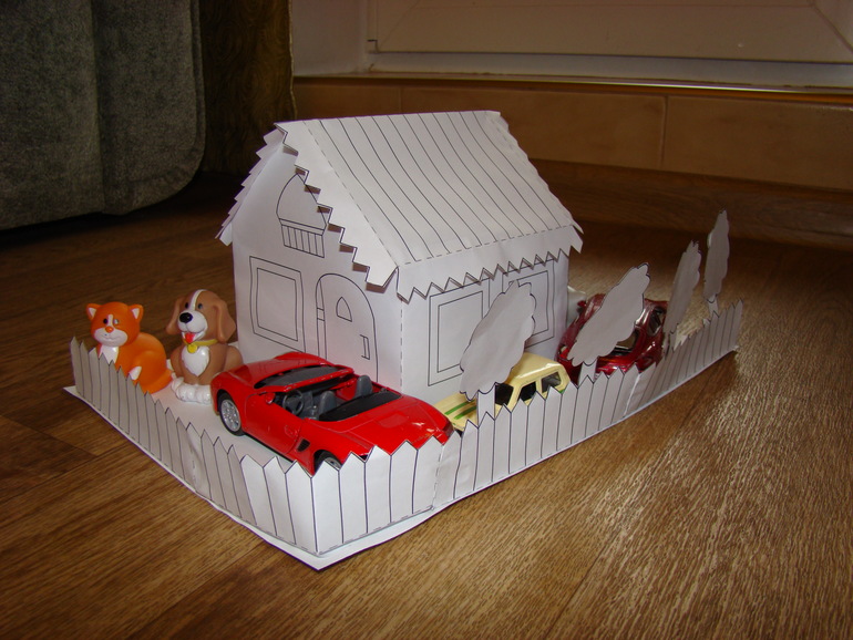 У нас сегодня бумажный домик!