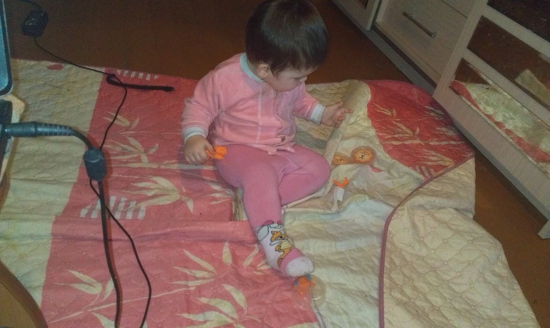 начали рисовать кистью