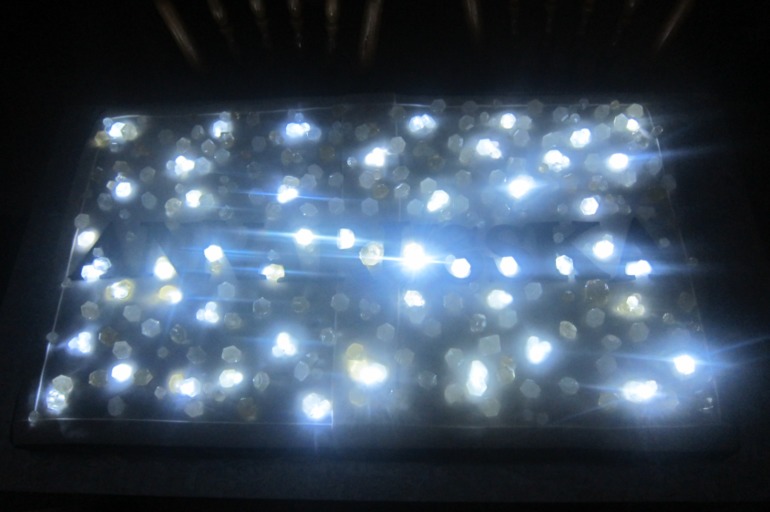 бриллианты светящиеся в темноте 38 кг)