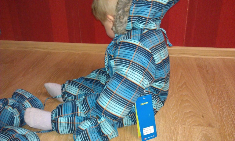 Комбинезон мал?Еще фото добавила.