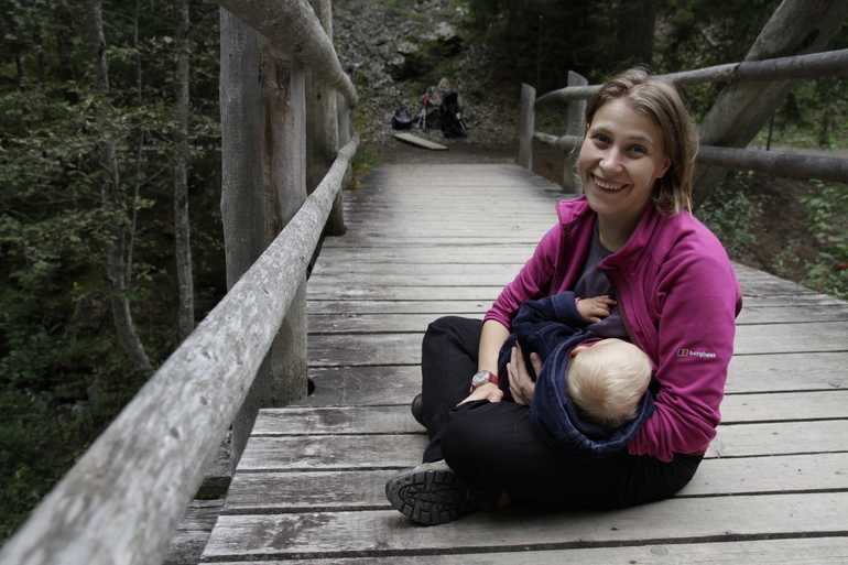 тенденция не кормить после кесарева.