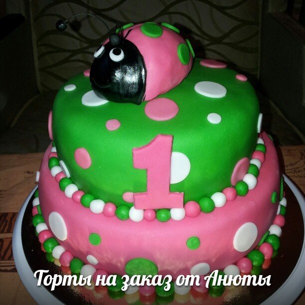 Тортик с Божьей коровкой.