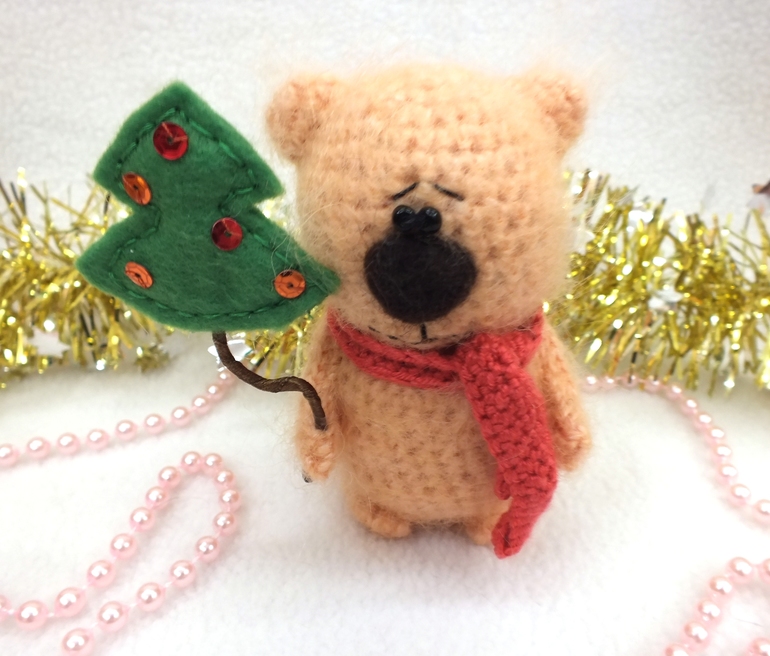 Мишка с елкой