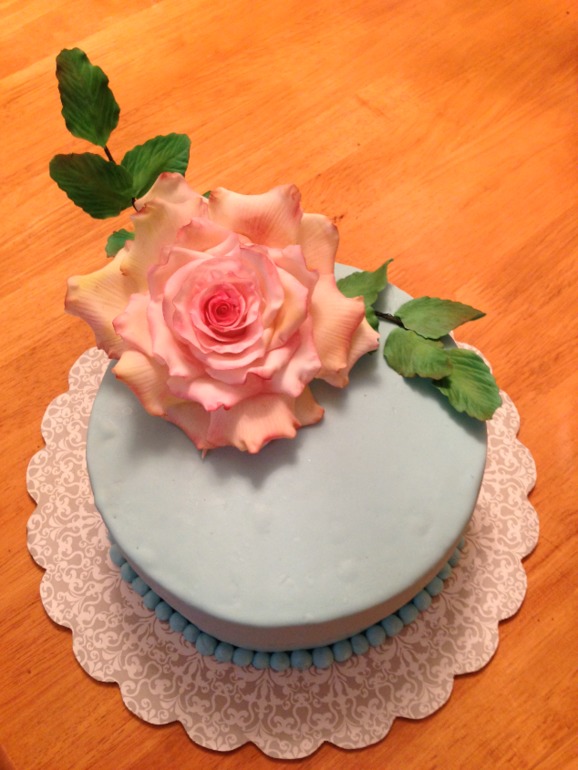 Торт в подарок и моя Вторая розочка без проволоки