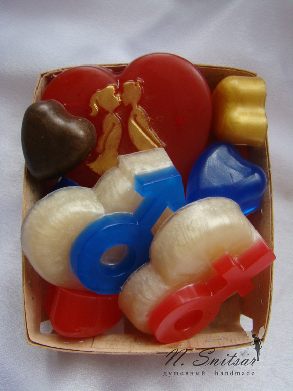 Подарок брату мужа и его девушке.