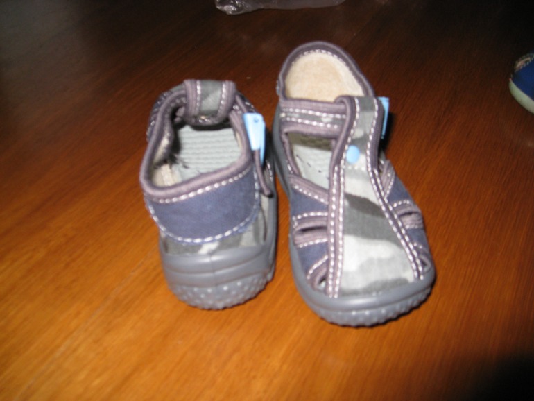 Продам Сандалики милитари  новые 20 размер(синие) -300 руб., 24 размер (зеленые)-400 руб. м. Пролетарская