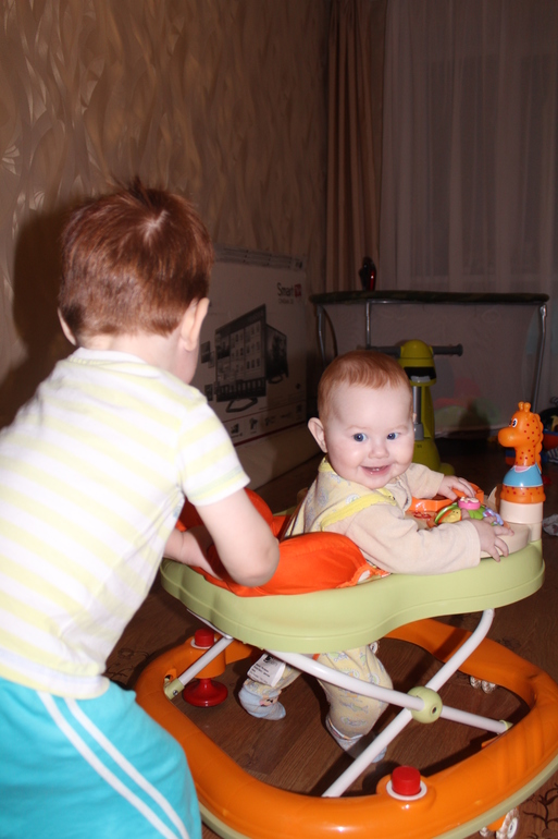 Первые игры погодок