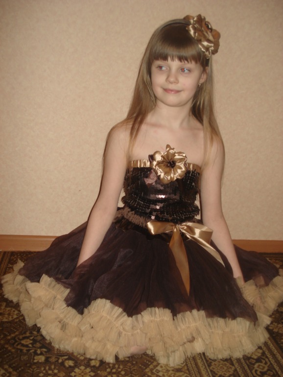 На худенькую девочку, рост 134-140. Цена 2700р.