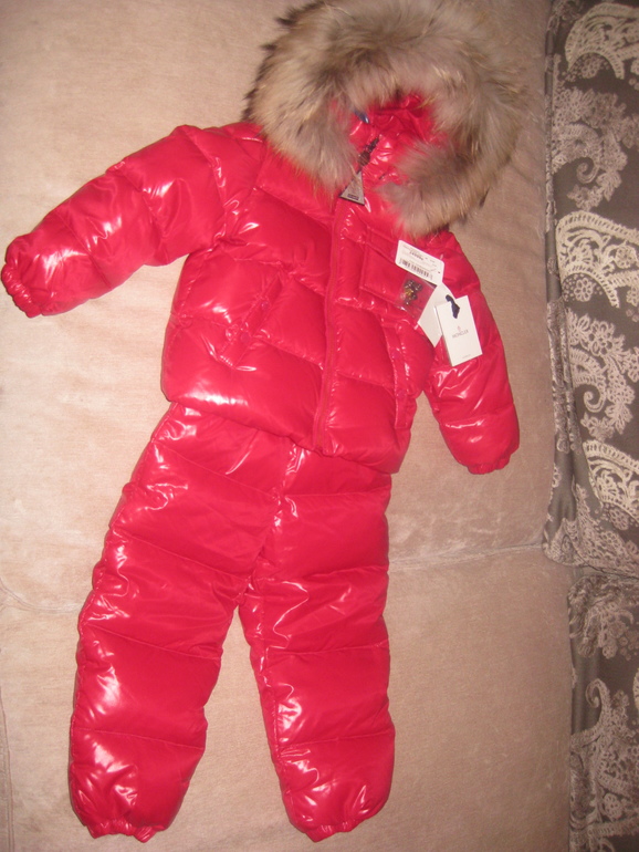 MONCLER  Р-Р  З A МАЛИНОВО-КРАСНЫЙ  ПРОДАЮ, ИЛИ ОБЪМЕН