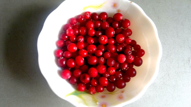 Запеченый глухарь в горчичном маринаде с клюквенным соусом