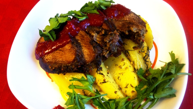 Запеченый глухарь в горчичном маринаде с клюквенным соусом