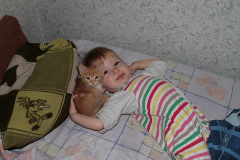 Котик наш чудит