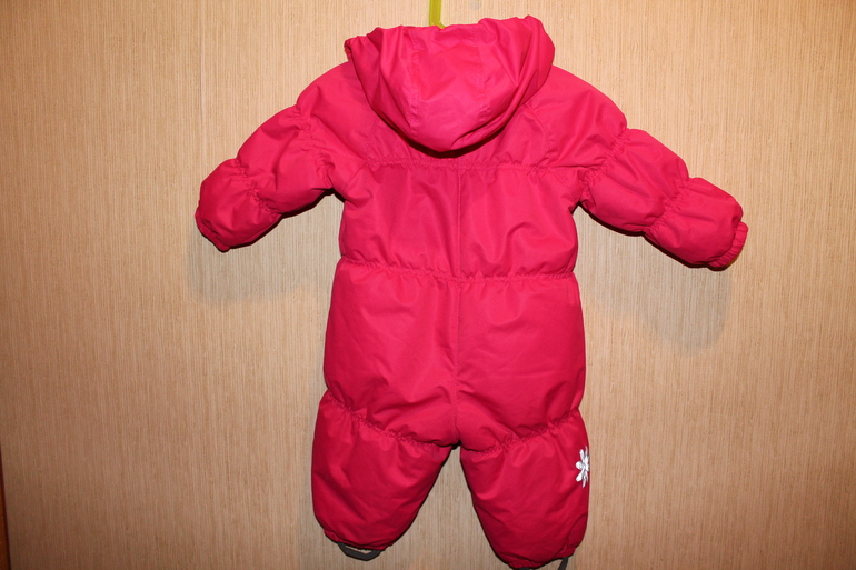 комбинезон REIMA р 74+6, с меховой попой,в очень хорошем состоянии,никаких потёртостей и зацепок нет. 1800 руб.