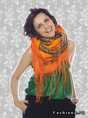 Теплый аксессуар - павлопосадский платок.