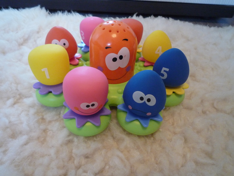 Наши игрушки от 8 месяцев и до года восьми месяцев