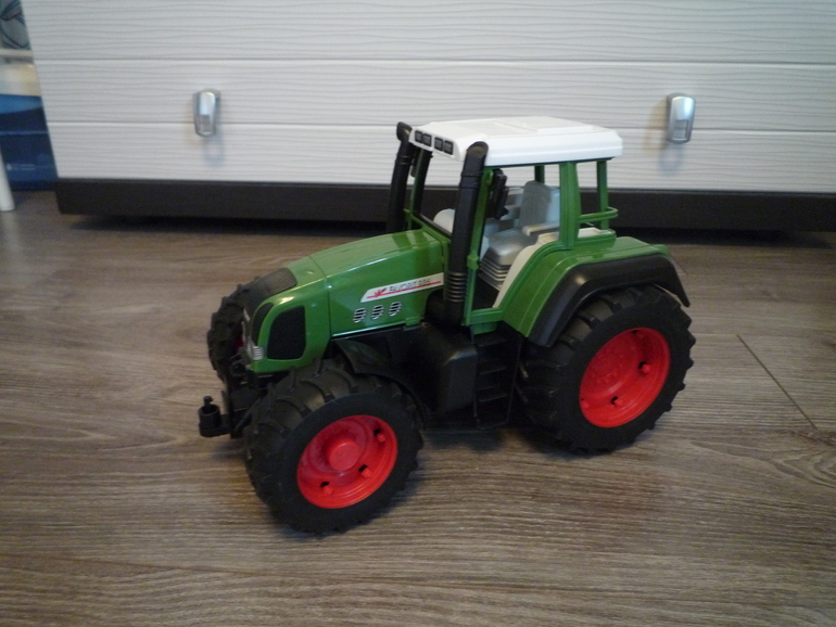 Наши игрушки от 8 месяцев и до года восьми месяцев