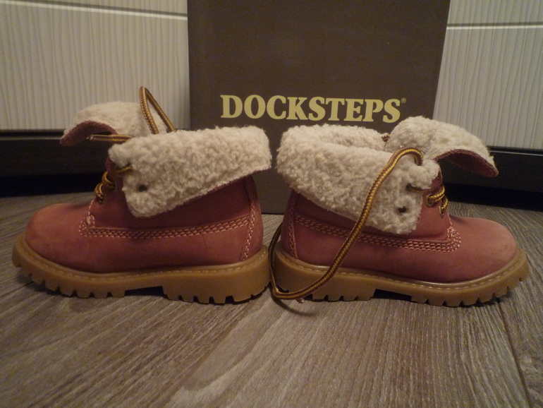 Очень много обуви на мальчика и унисекс разных сезонов р.20-22, б/у и в идеале.