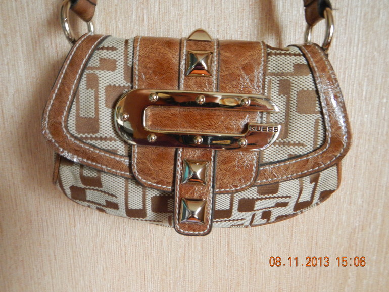 Сумка фирмы Guess, 1500 руб