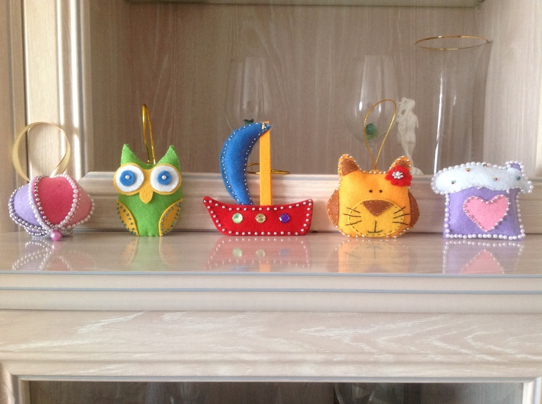 Мои первые игрушки из фетра на елку!