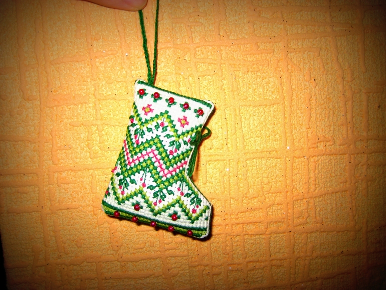 Мой маленький новогодний сапожок-игольница))))