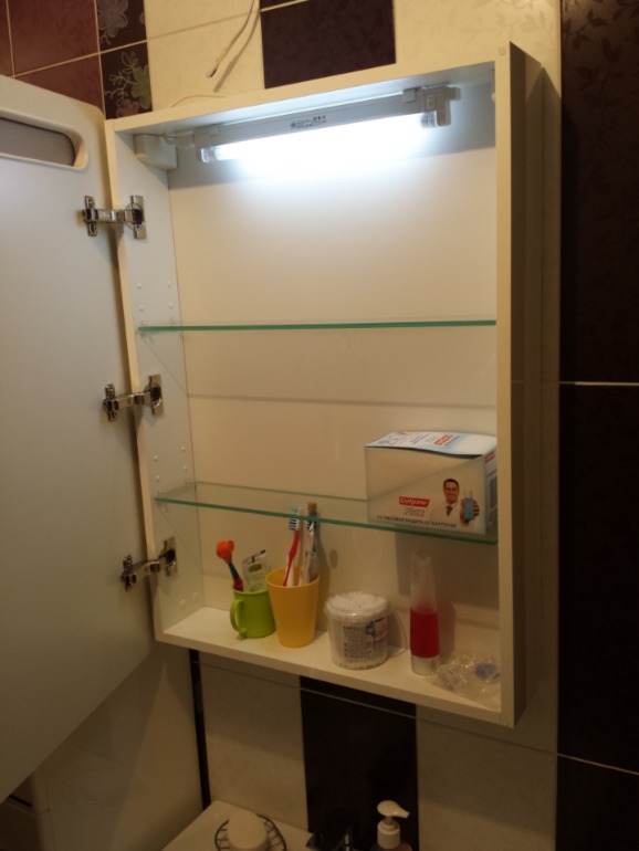 Продам НОВЫЙ зеркальный шкаф Америна 60