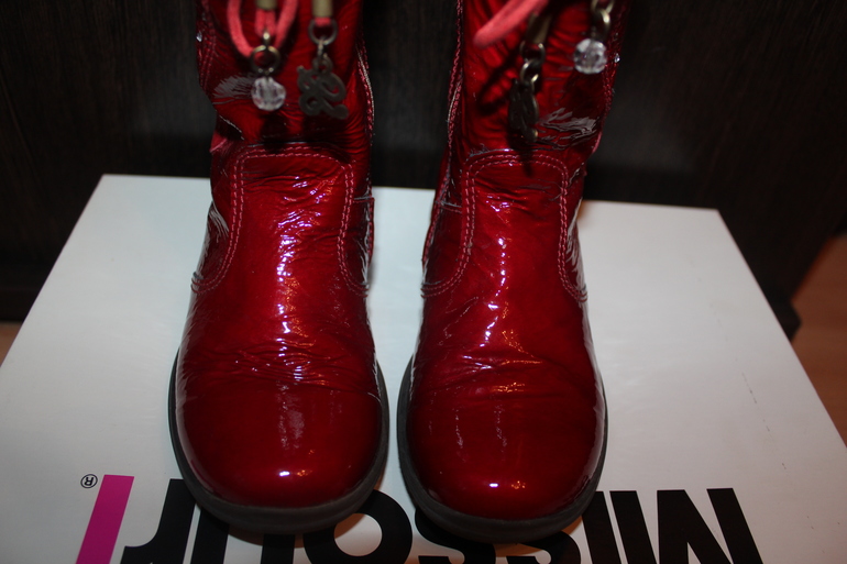 Blumarine Baby сапожки 25р-р,туфельки 24р-р.за всё 5000.