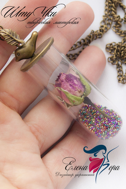 Роза в стекле