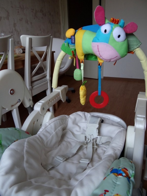 Продается стульчик CHICCO POLLY MAGIC - 4000 руб.