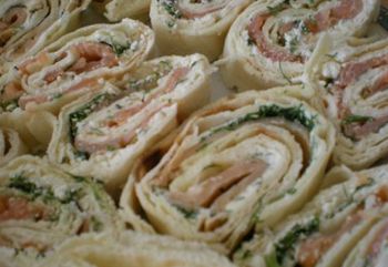 Рецепты к Новому Году - роллы из лаваша с красной рыбой