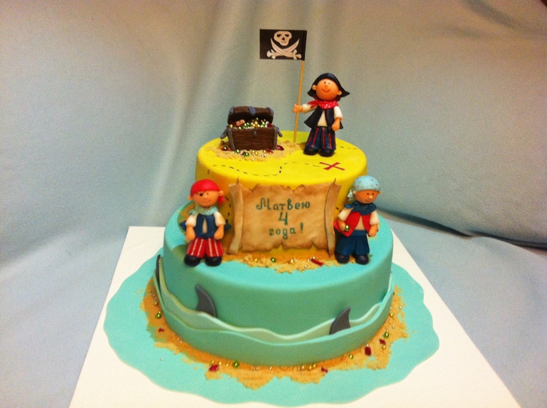 Пираты и на годик с зайкой и мишкой)