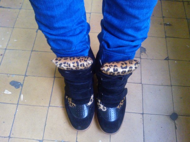 высокие кроссовки