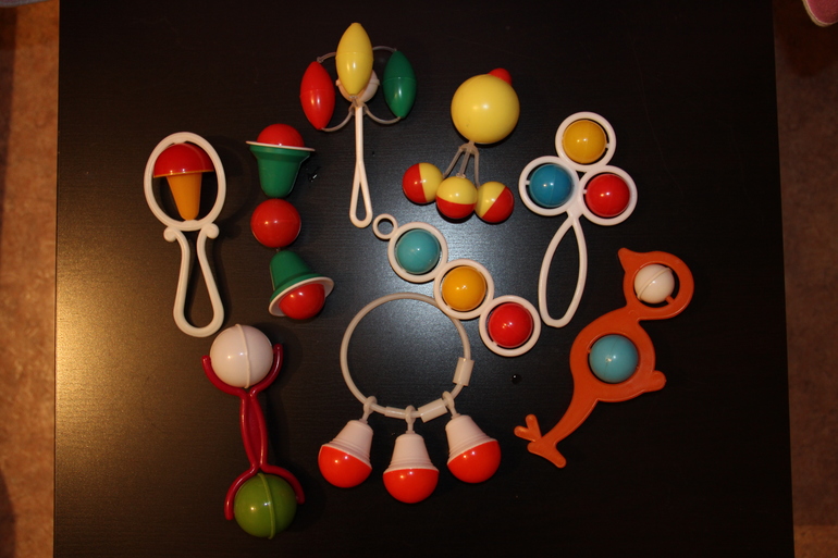 Наши игрушки в 8 месяцев)