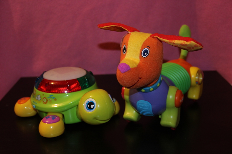 Наши игрушки в 8 месяцев)