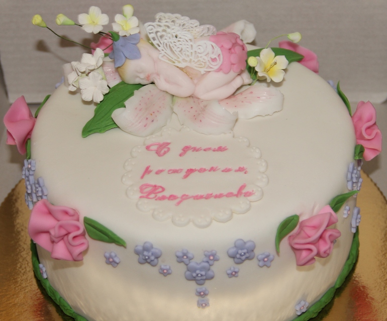 Торт с малышкой