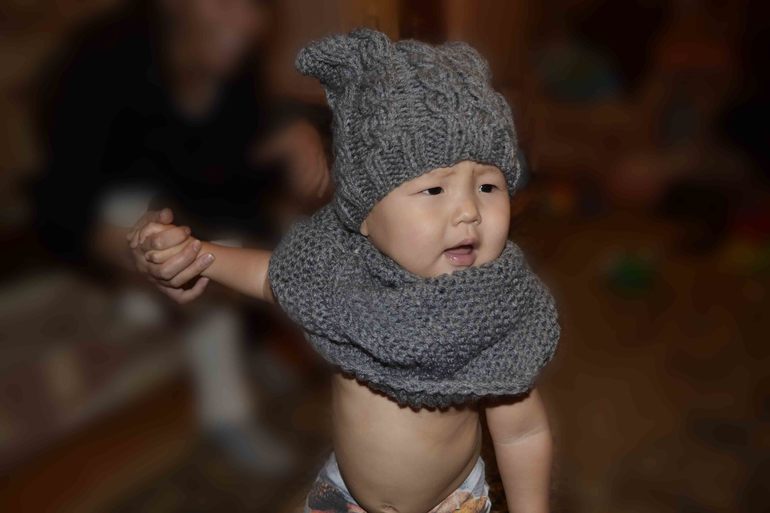 Вязанный комплект (шапка-шарф) для мальчика 4,5года