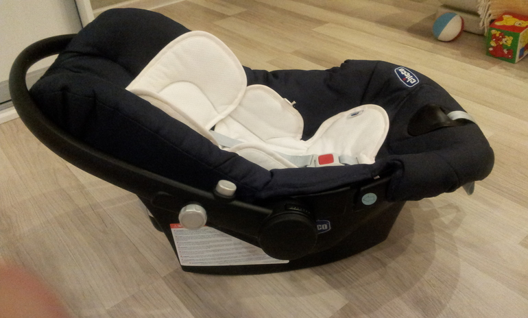 продам автолюльки Chicco Synthesis 0-13 кг