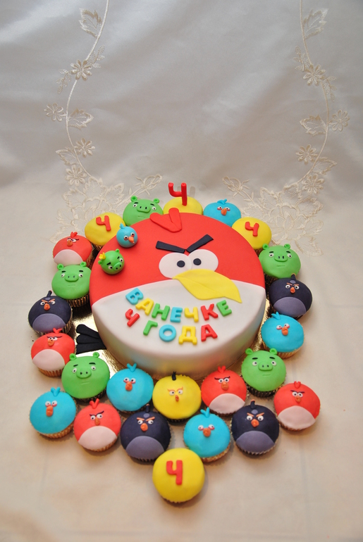 Эенгри Бердз - торт и капкейки