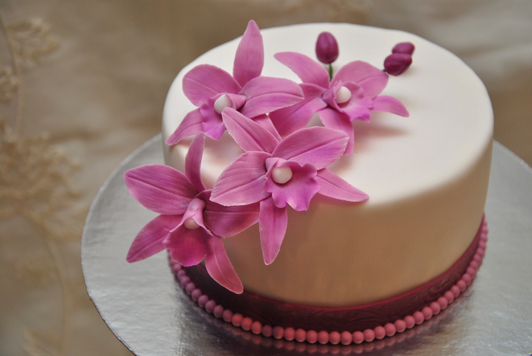 Свадебный с орхидеями и  капкейки