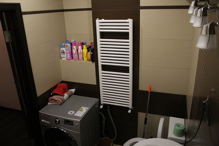 Коричнево-бежевая ванна