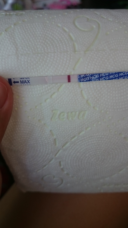 Коричневая мазня тест отрицательный. 11 ДПО тест на беременность отрицательный. Тест с йодом на беременность положительный. Тест положительный и отрицательный на бумажке.