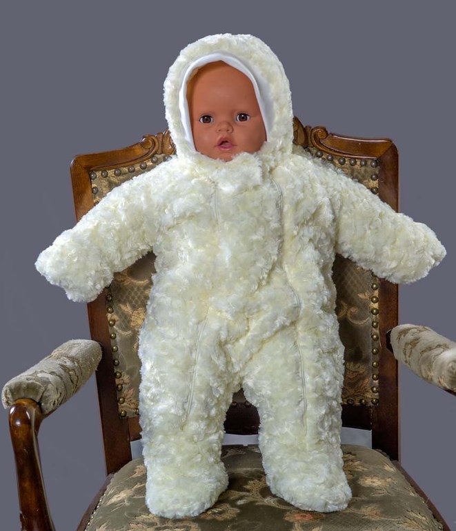 Ппродаём : Комбинезон для новорождённого НОВЫЙ  из искуственного меха - Пушистик, с двумя молниями, с мягкой игрушкой.     Артикул: 003-44b Мелкий опт    1 420 руб