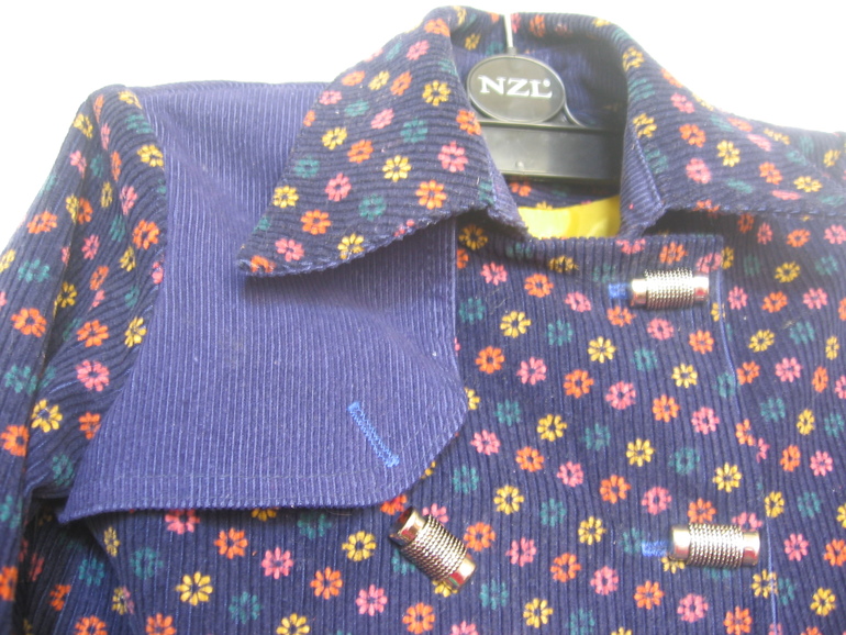 Плащик для дочи.