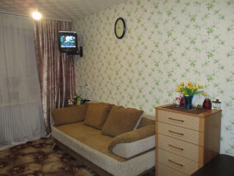 Купить комнату в общежитии цена. Продается комната. Комнаты в общежитии без посредников. Комнаты в общаге в Омске. Общежитие Омск на Рабиновича.