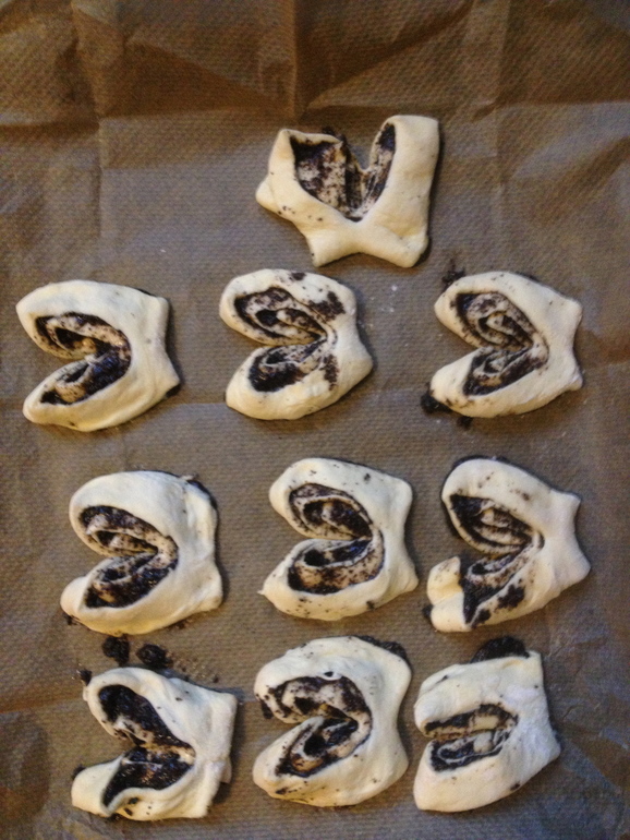 "Сердечки" с ореховой и маковой начинкой по быстрому!!