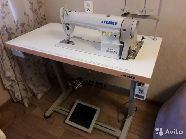 Купить машинку джуки. Швейная машина Промышленная Juki DDL-8100e. Стол для Juki DDL-7000. Швейная машина Juki DDL-7000a-7. Промка Джуки.