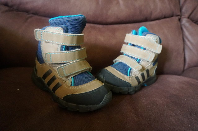Продам детские мембранные кроссовки adidas