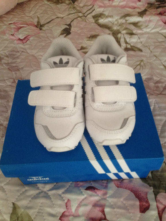 Продам кроссовки Adidas originals