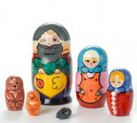 Деревянные игрушки, счетный материал, матрешки.